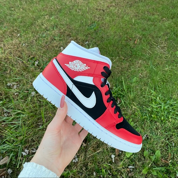 nike air jordan 1 mid gym red black